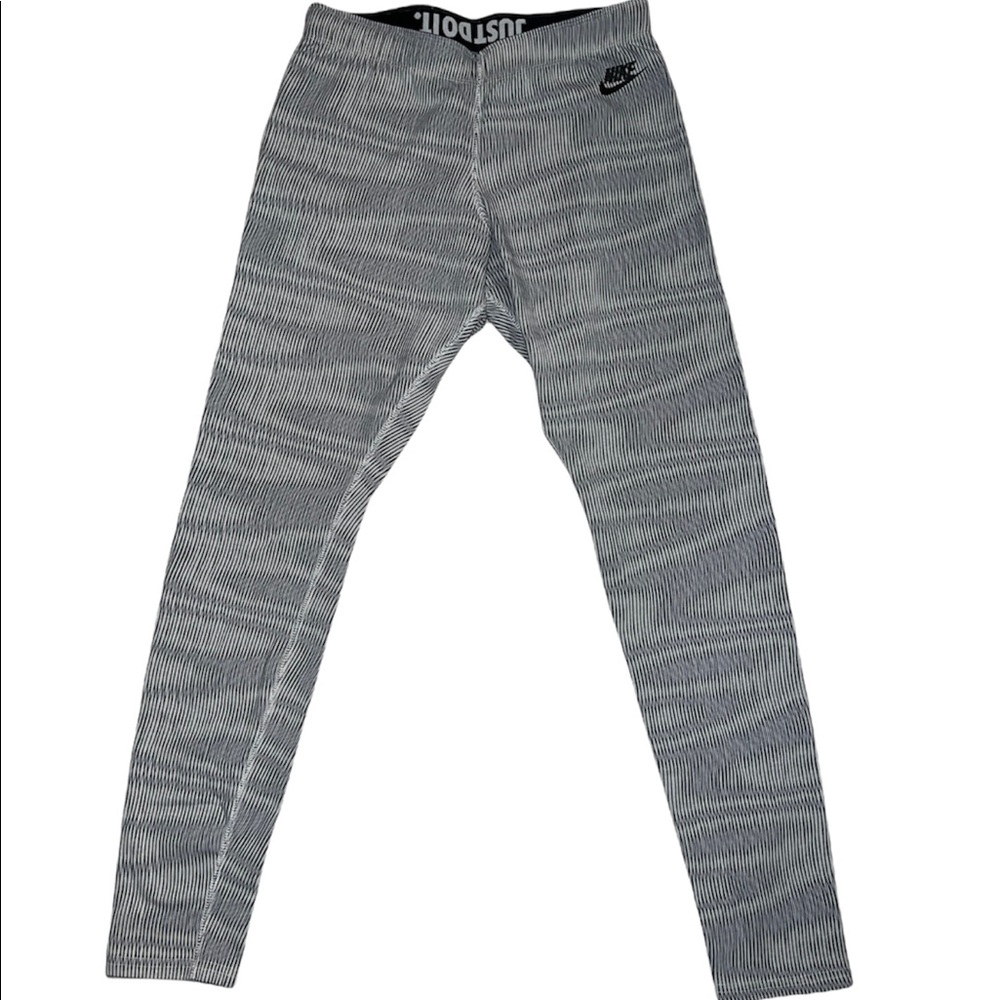 Woman’s Nike black and white leggings